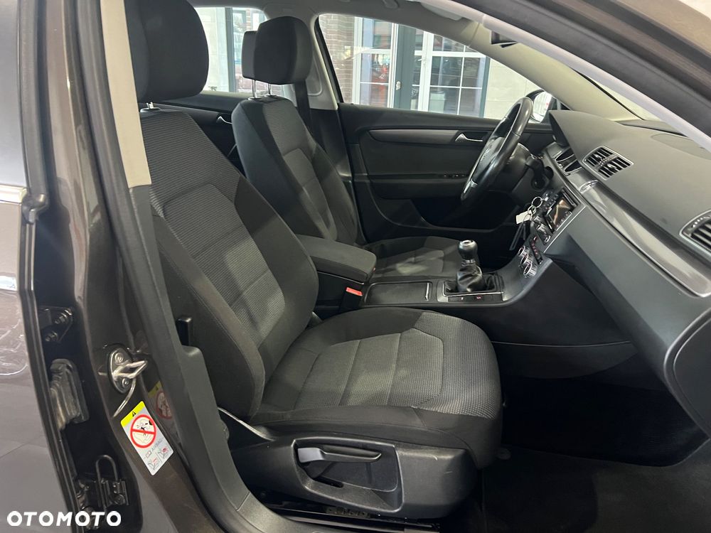 Volkswagen Passat 1.6 TDI (BlueMotion Technology) Comfortline - 31
