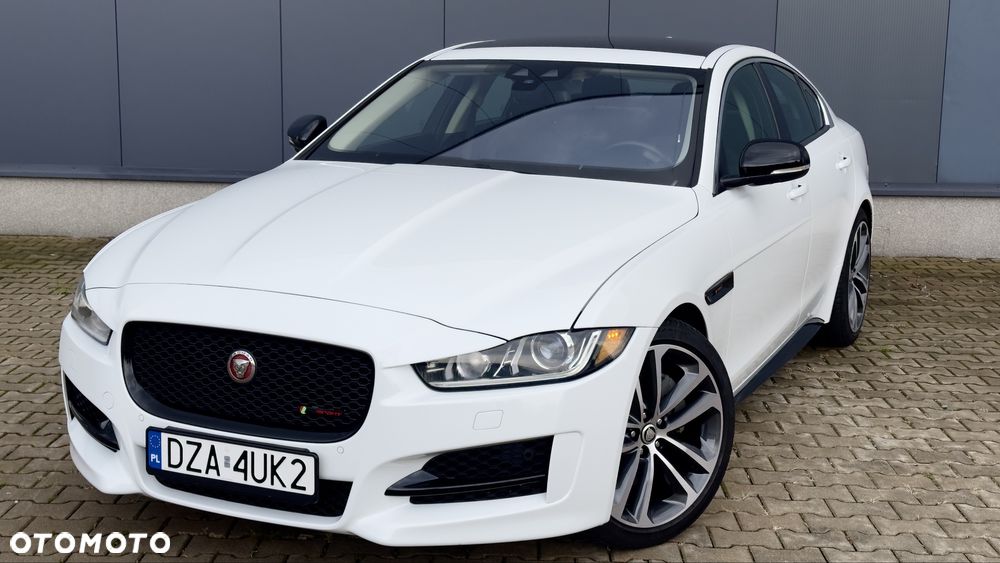 Jaguar XE - 1