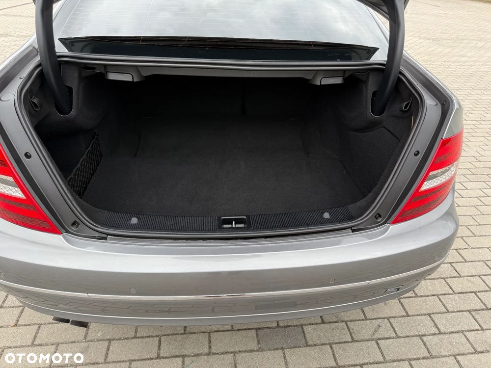 Mercedes-Benz Klasa C 180 BlueEFFICIENCY - 24