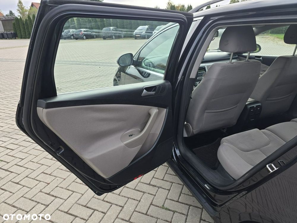 Volkswagen Passat - 18