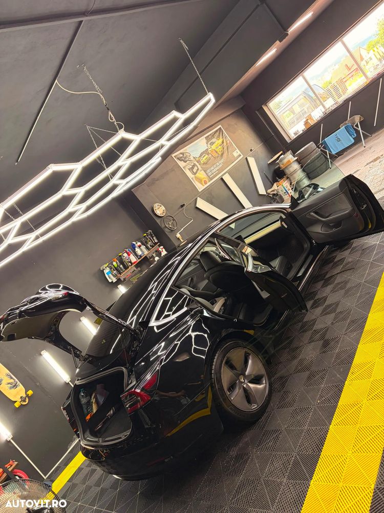 Tesla Model 3 - 3