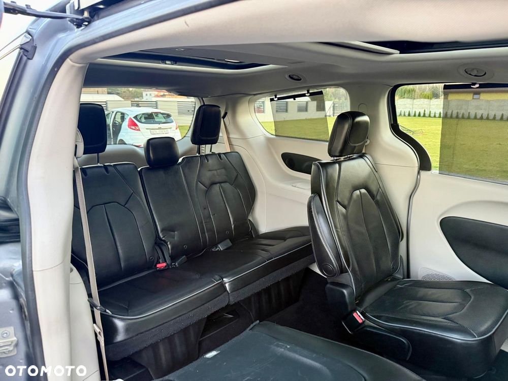 Chrysler Pacifica - 21