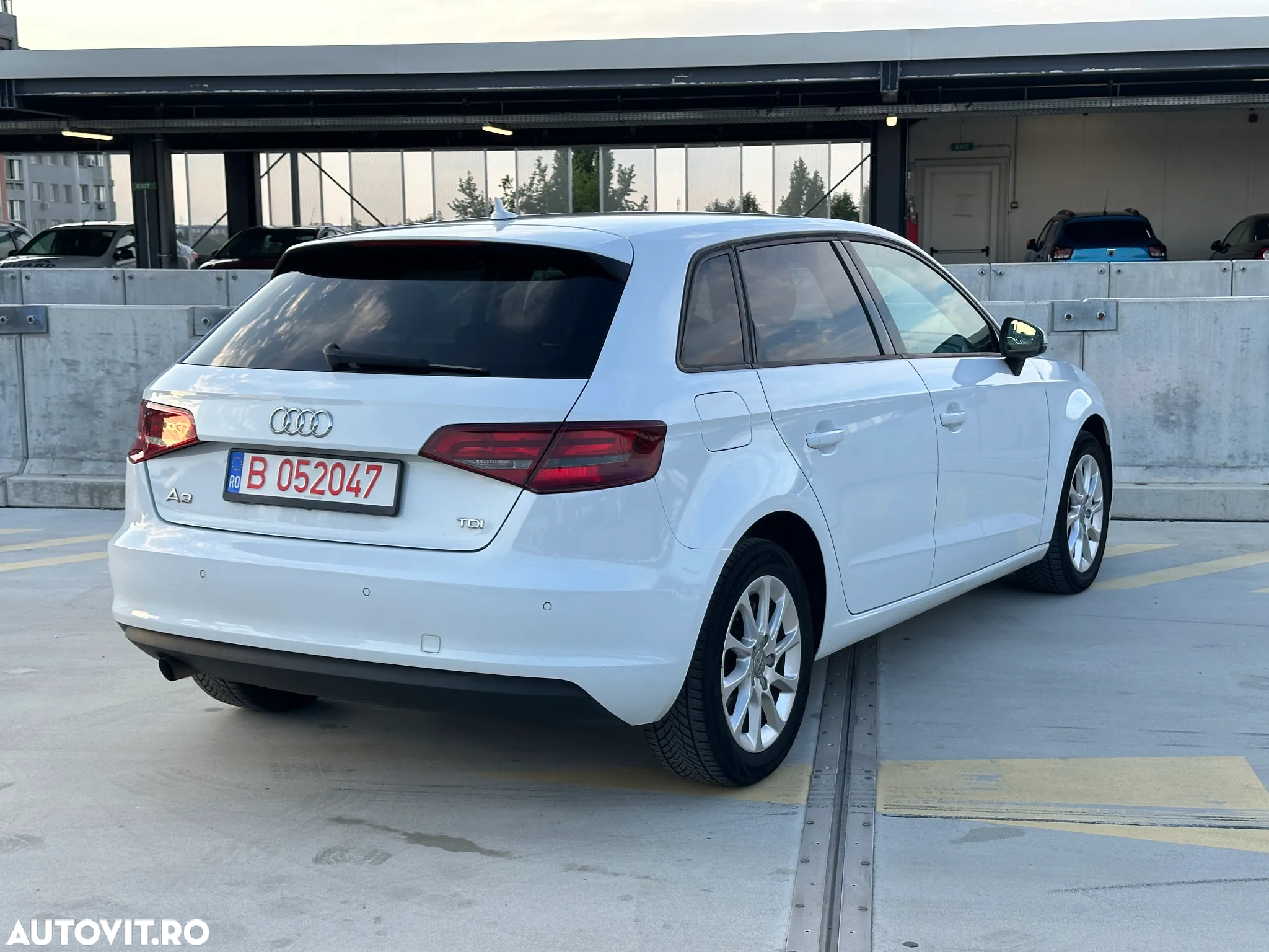 Audi A3 1.6 TDI Sportback S tronic design - 3