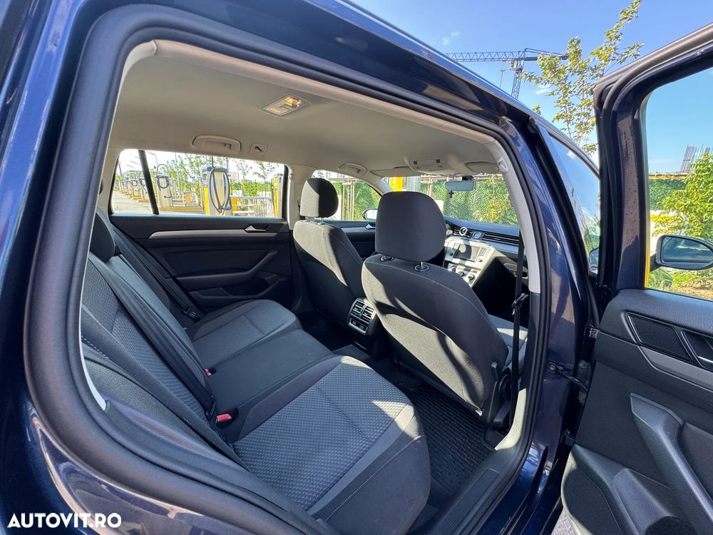 Volkswagen Passat 2.0 TDI SCR DSG Trendline - 9