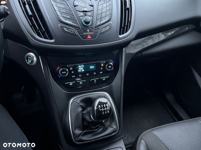 Ford Kuga 1.5 EcoBoost 2x4 Titanium - 24