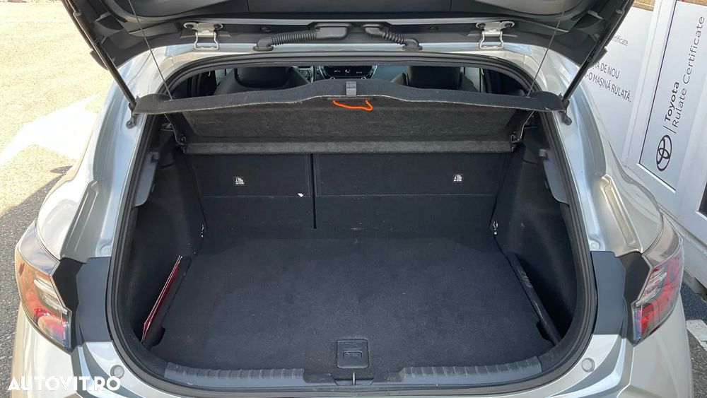 Toyota Corolla 2.0 HSD Exclusive Plus GR Sport Bi-Tone - 10
