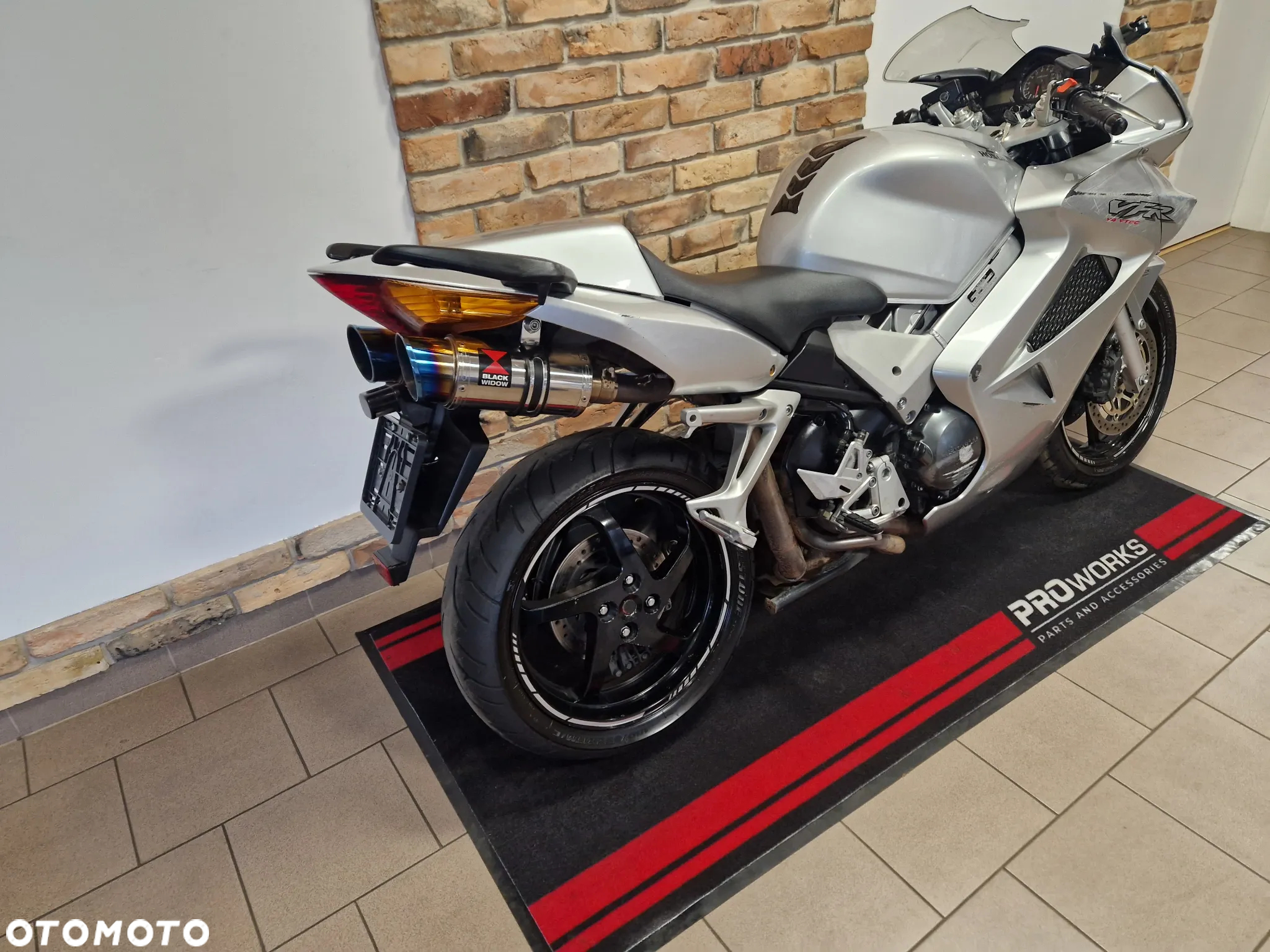Honda VFR - 10