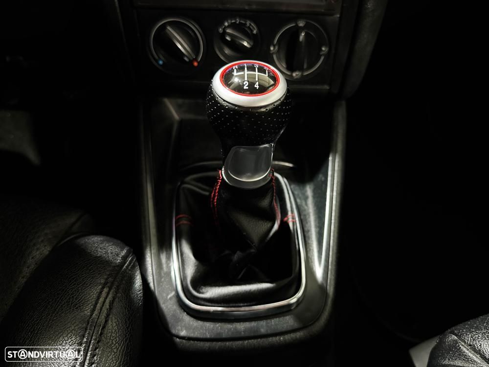 VW Golf 1.9 TDi 25 Anos - 36