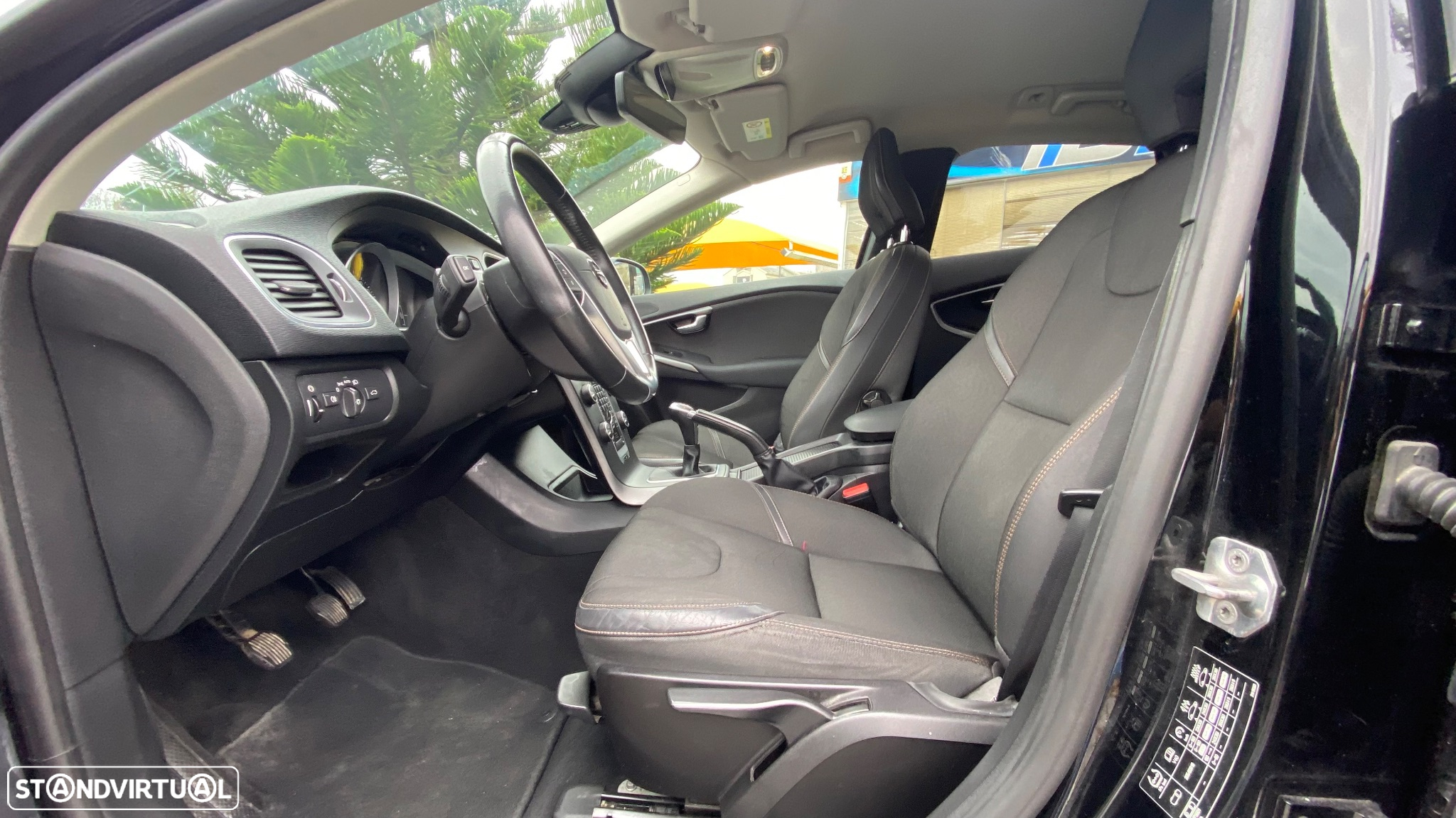 Volvo V40 Cross Country 2.0 D3 Summum - 17