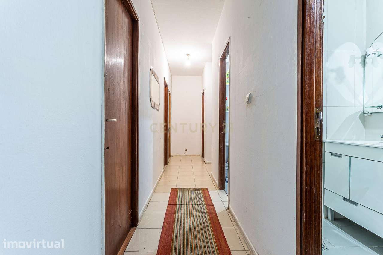 Apartamento T3 em bairro residencial de Setúbal
