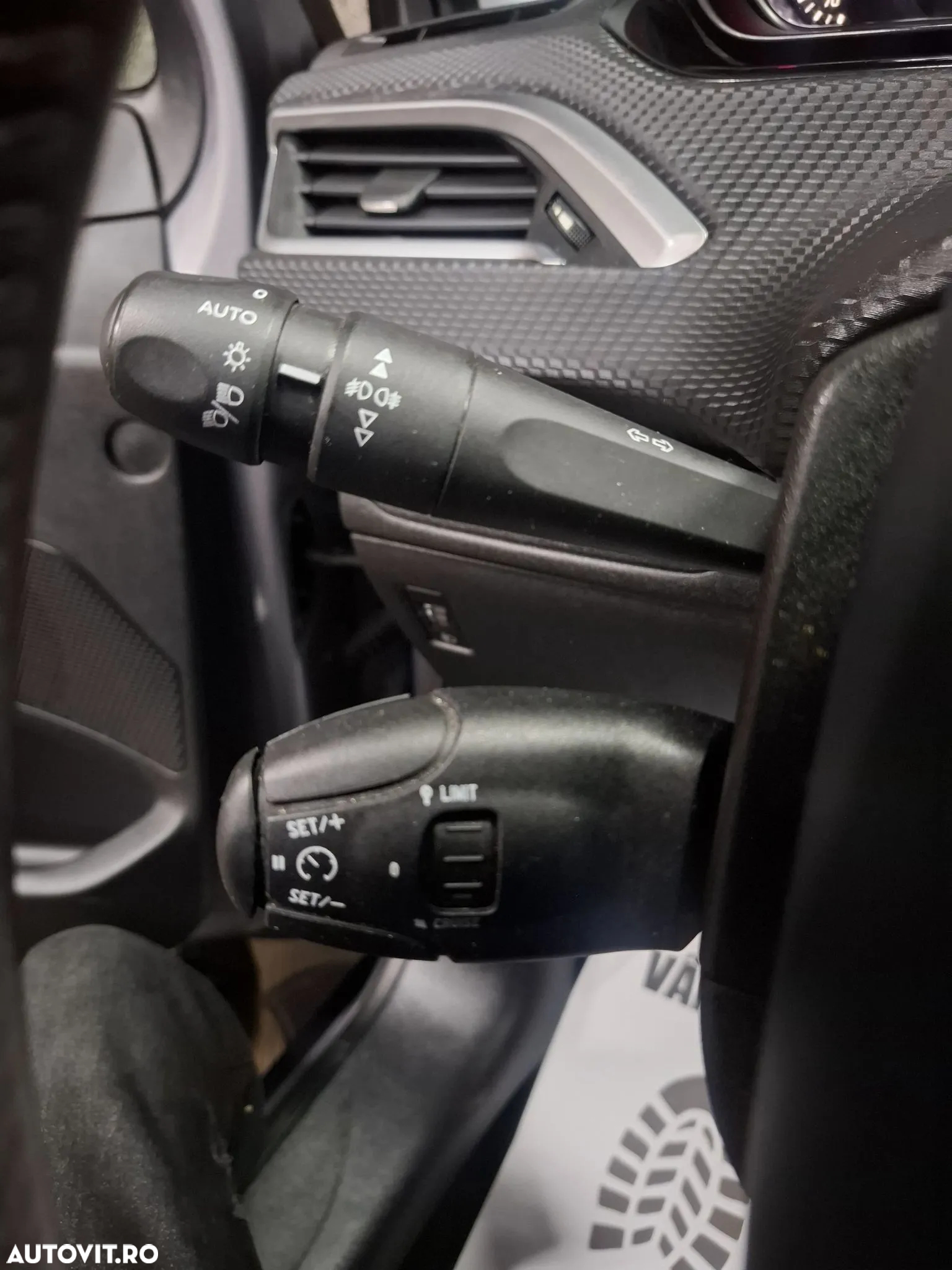 Peugeot 2008 PureTech 130 Allure - 9