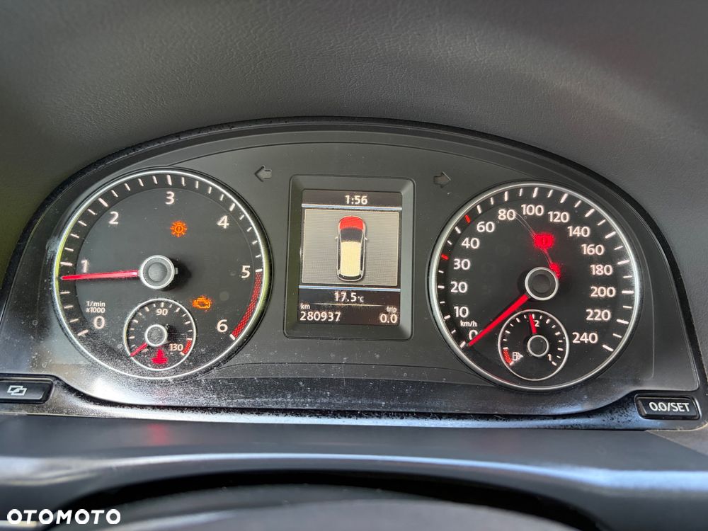 Volkswagen Touran - 32