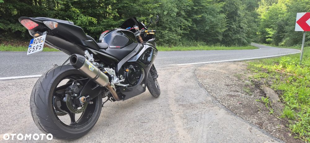 Suzuki GSX-R - 25