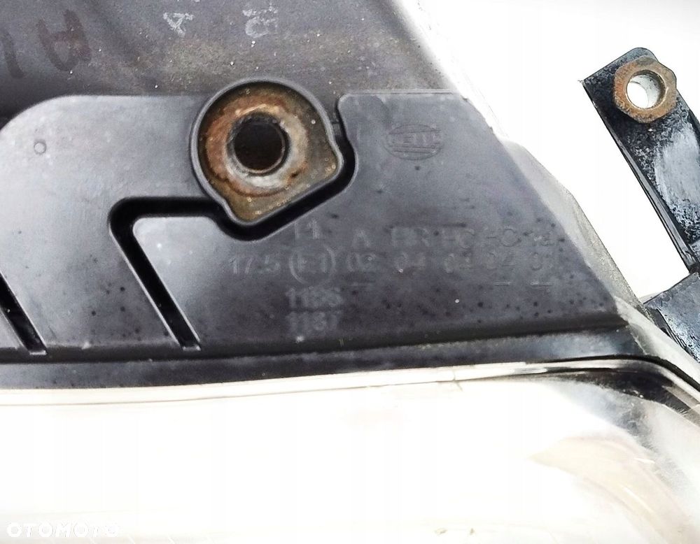 LAMPA PRAWA PRZEDNIA LIFT VW PASSAT B5 3B0941016 - 3