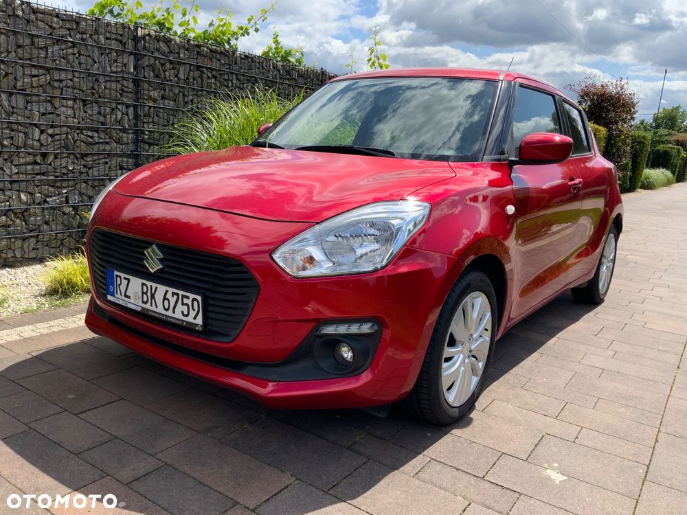 Suzuki Swift 1.2 Premium Plus CVT - 1