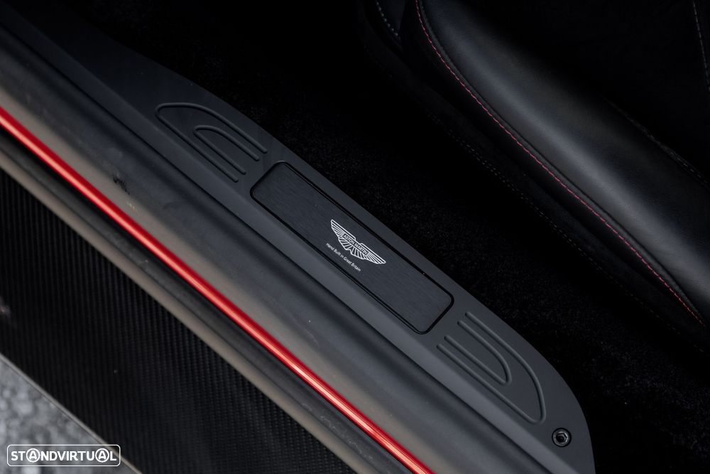 Aston Martin Vantage Coupe V8 - 36