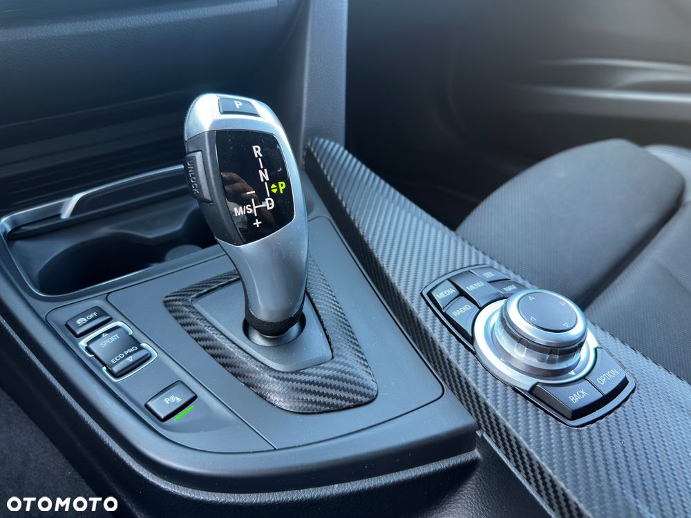BMW Seria 3 320d Sport Line - 27