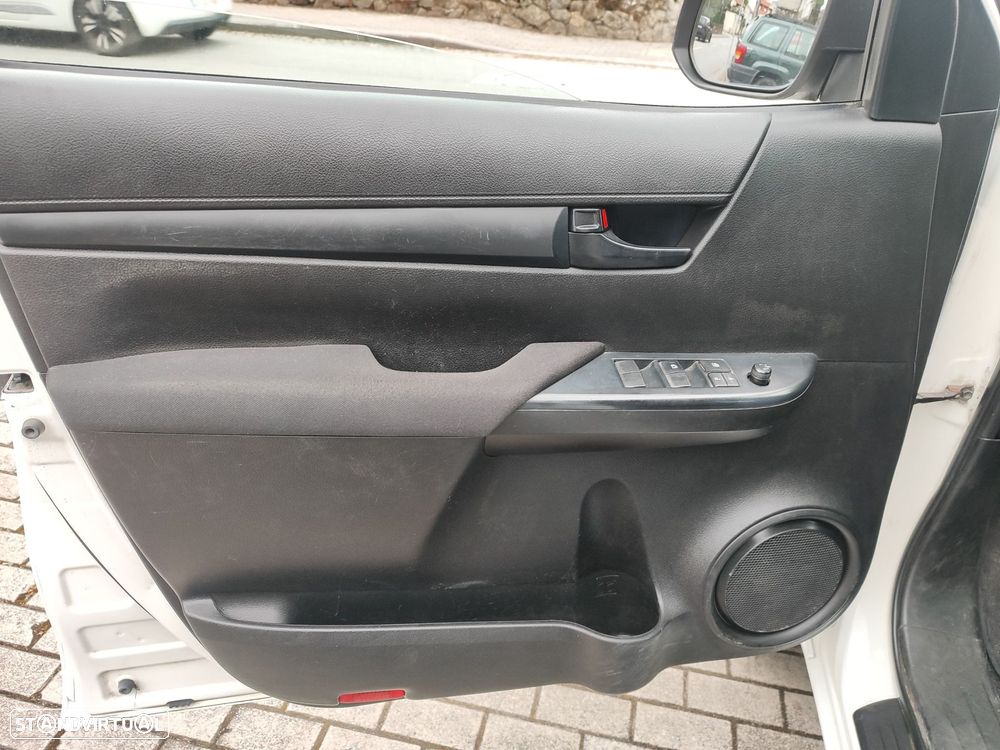 Toyota Hilux 2.4 D-4D 4WD CD CH - 9