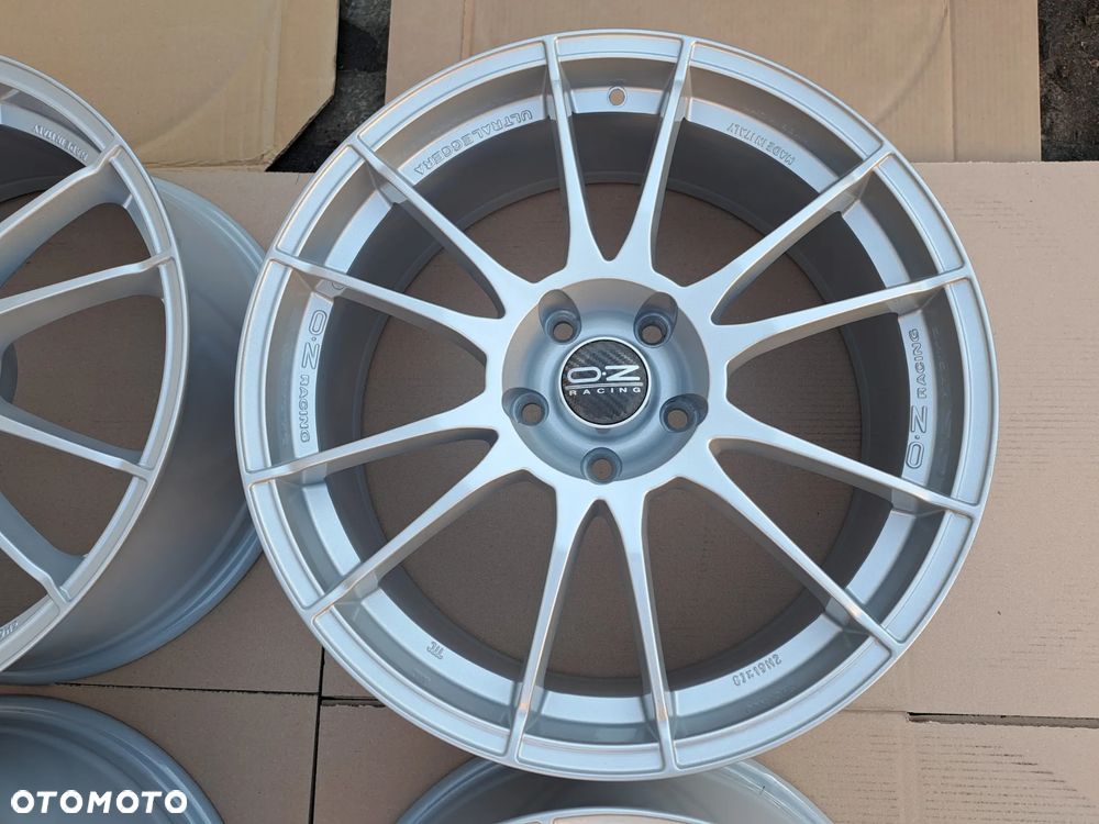 OZ O.Z Racing Ultraleggera 19 8j et35 BMW 1 3 5 E90 E91 F30 F31 F10 5x120 - 4