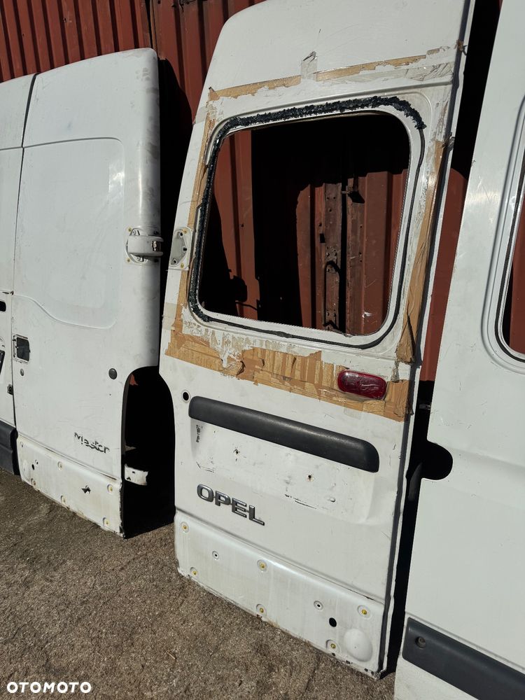 Renault master 2 drzwi prawe lewe przednie tylne tył przesuwne skrzydła z szybą Iveco daily białe brązowe - 5