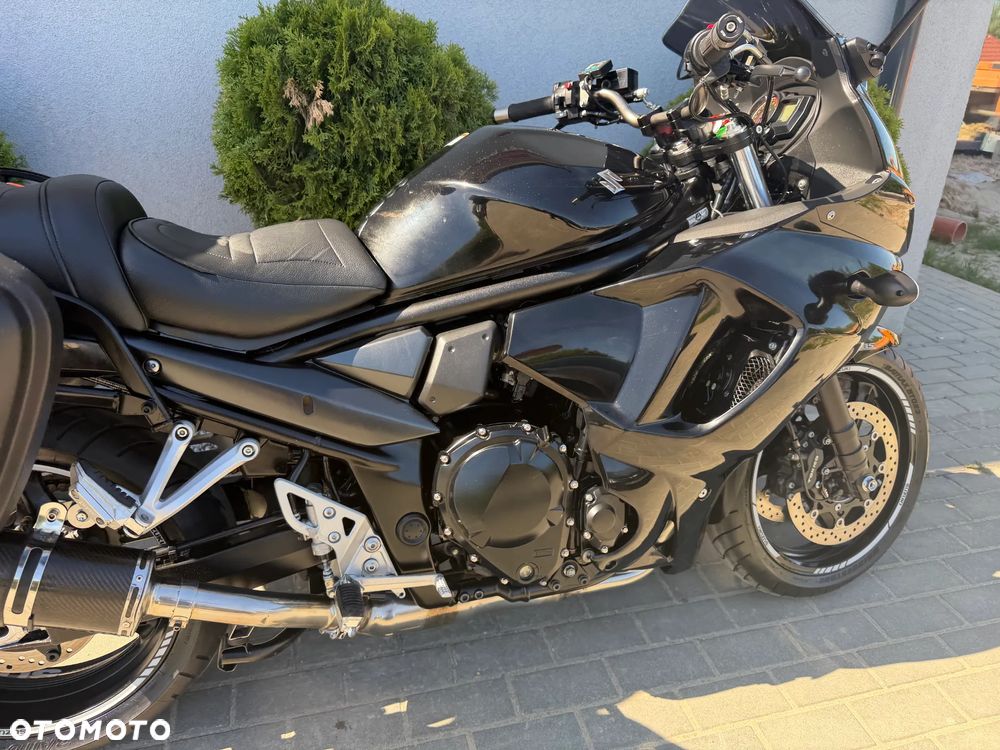 Suzuki GSX - 12