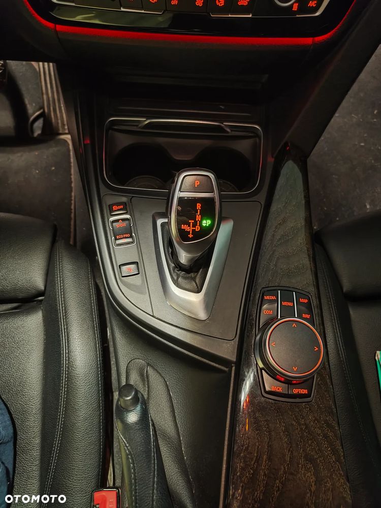 BMW Seria 3 330i Sport Line Sport - 12