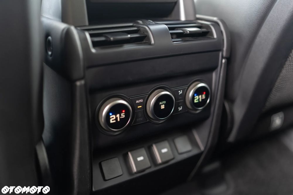 Land Rover Defender 3.0 D300 mHEV X-Dynamic SE - 11