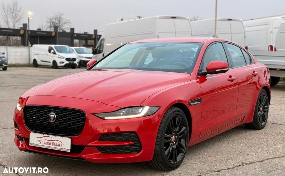 Jaguar XE D200 RWD MHEV R-Dynamic S - 3