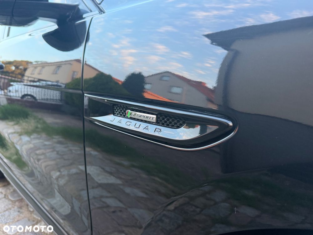 Jaguar F-Pace 20d AWD R-Sport - 8