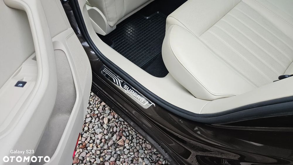 Skoda Superb 2.0 TDI DSG Premium Edition - 14