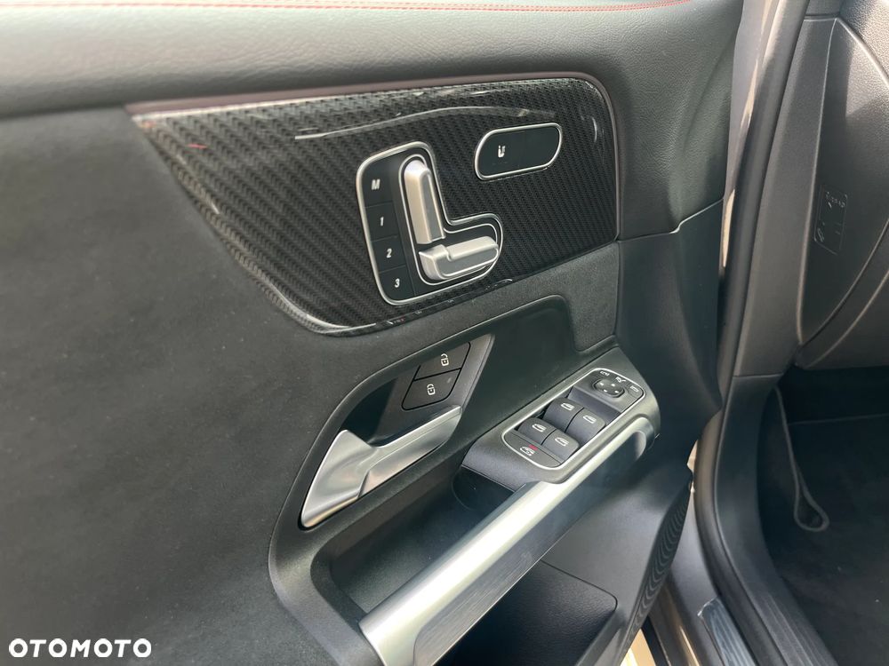 Mercedes-Benz GLB 200 d 4-Matic AMG Line 8G-DCT - 17