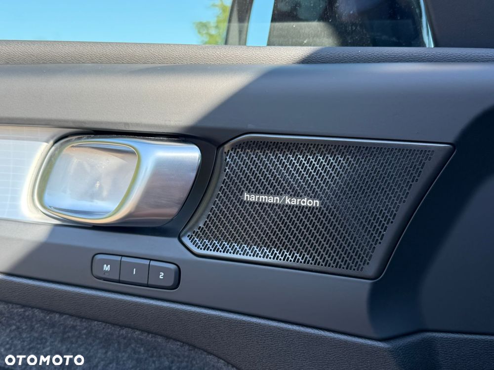 Volvo XC 40 B3 Plus Dark - 21