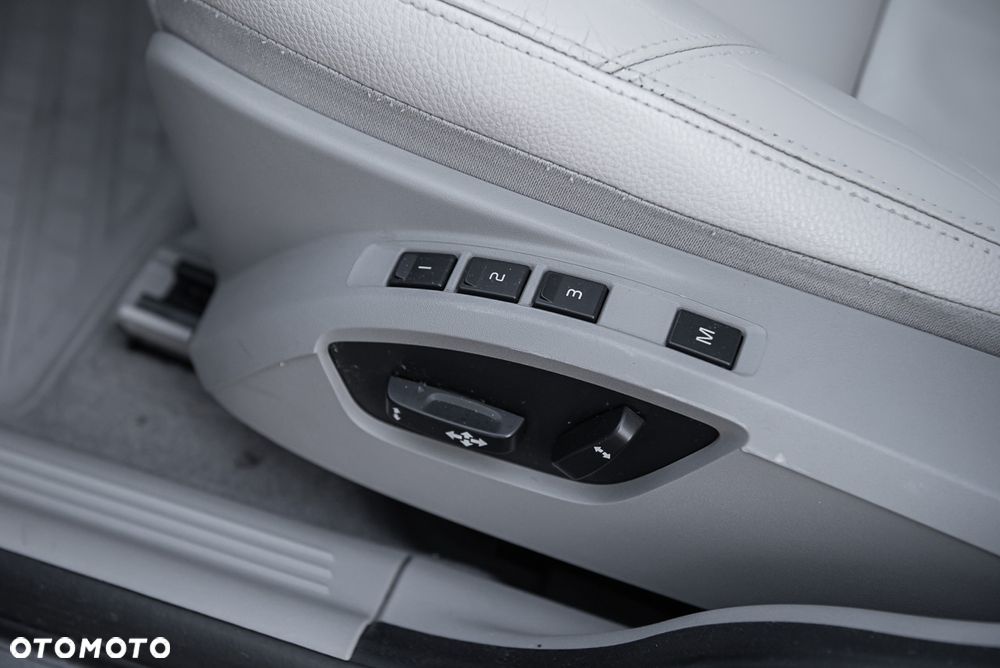 Volvo V50 T5 Momentum - 22