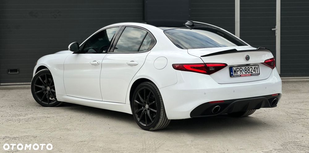 Alfa Romeo Giulia 2.0 Turbo 16V AT8-Q4 Ti - 8