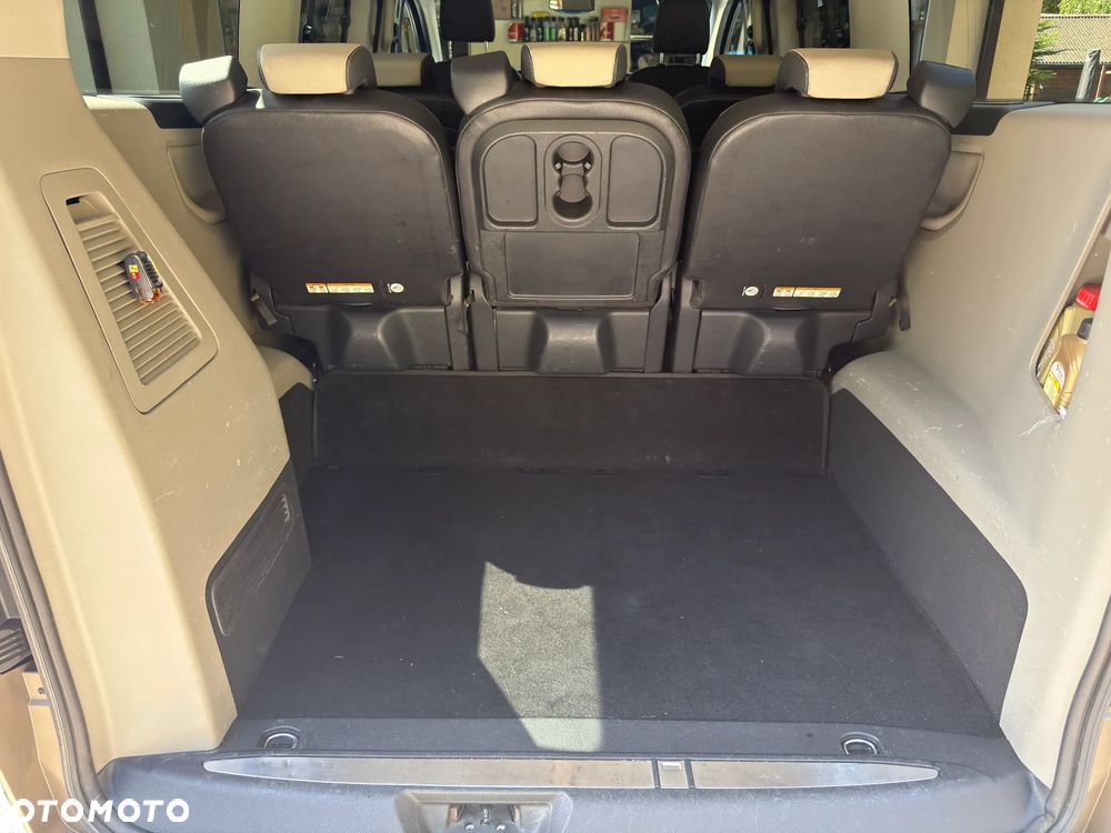 Ford Tourneo Custom - 21