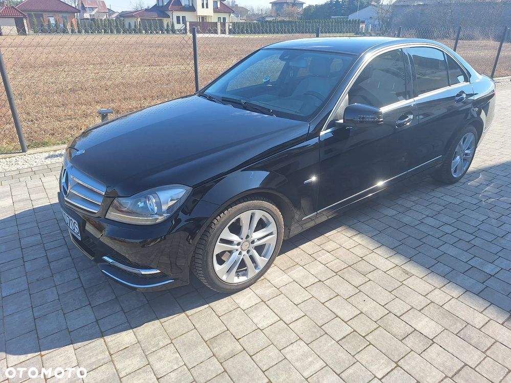 Mercedes-Benz Klasa C 250 CGI BlueEff Avantgarde - 2