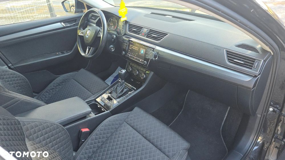 Skoda Superb 2.0 TDI Sportline DSG - 8