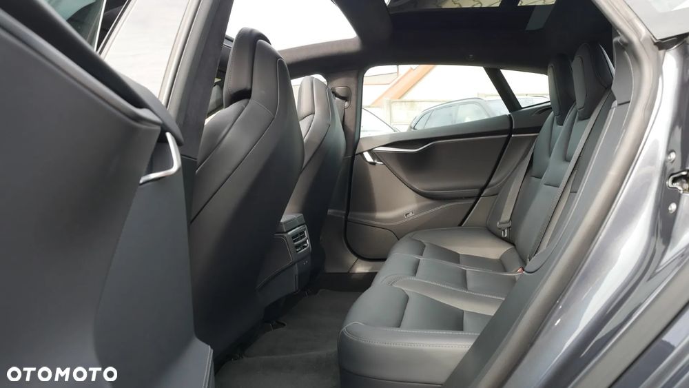 Tesla Model S - 11