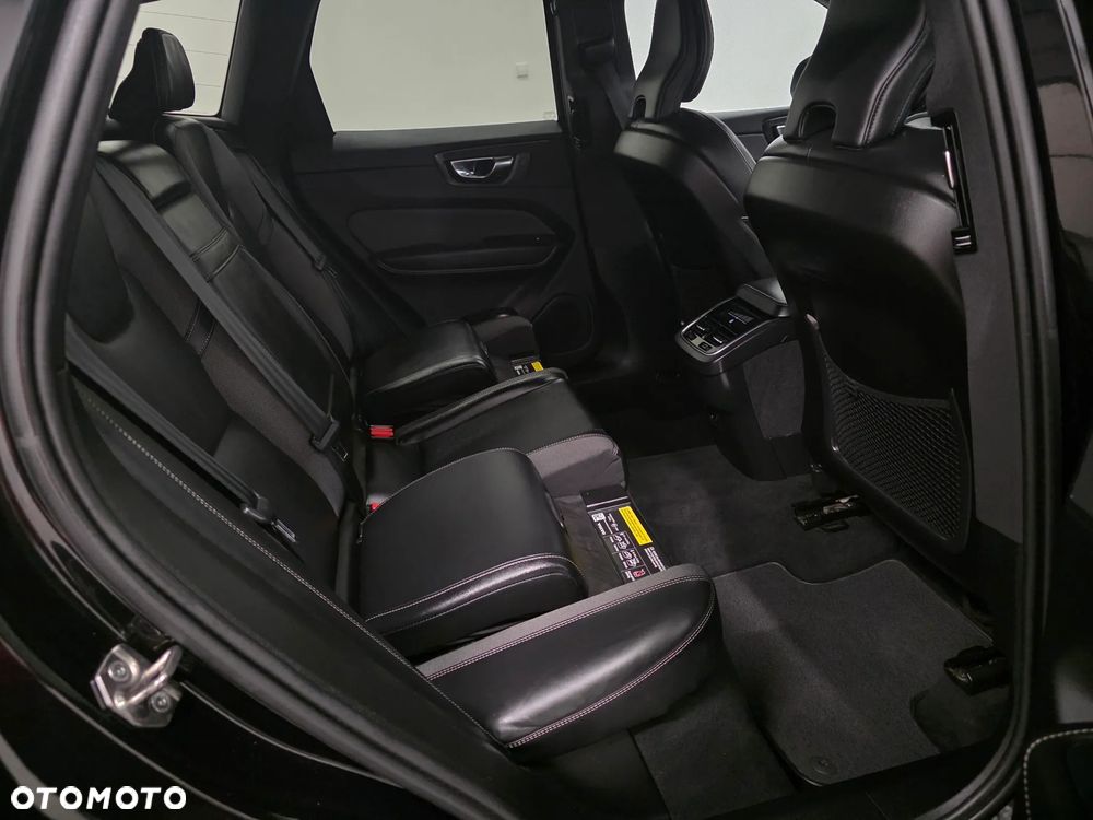 Volvo XC 60 B4 D Plus Dark - 20