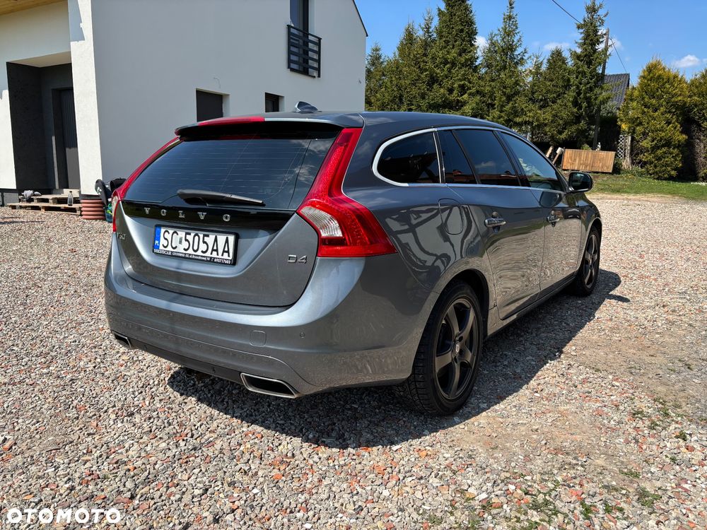 Volvo V60 D4 Drive-E Momentum - 3