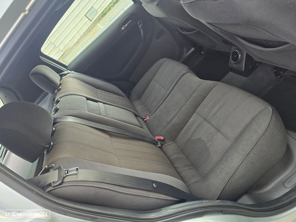 Alfa Romeo 147 1.9 JTD Plus - 19