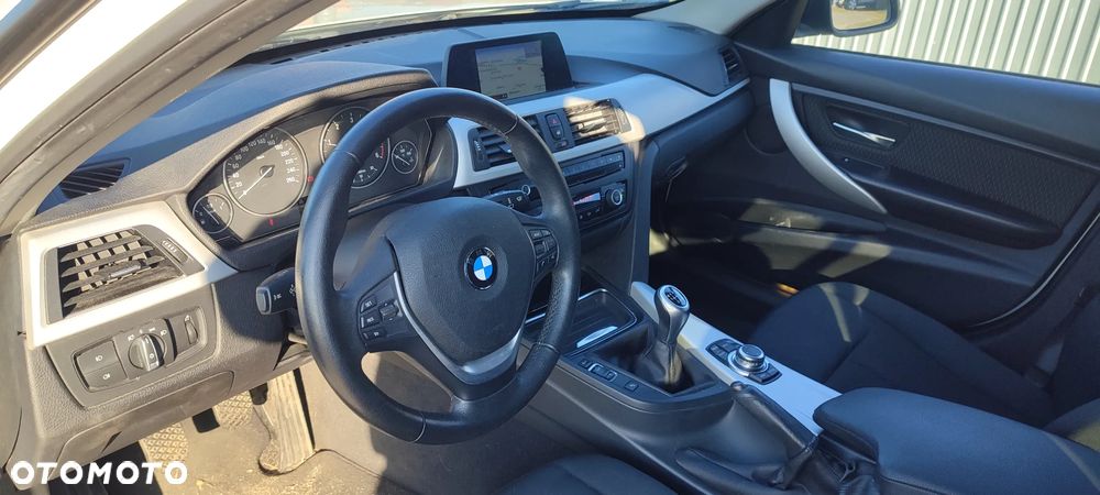 BMW Seria 3 320d - 8