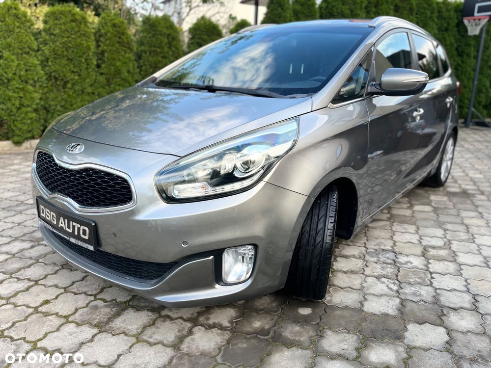 Kia Carens - 12