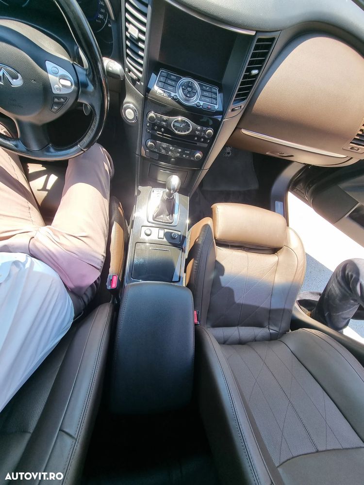 Infiniti Q70 - 26