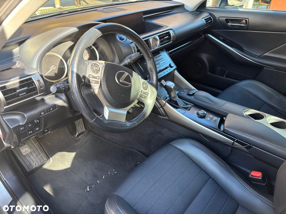 Lexus IS 300h Comfort - 6