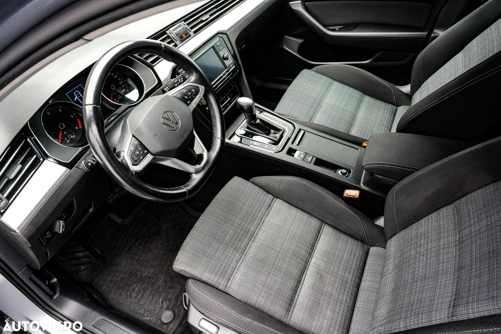 Volkswagen Passat 2.0 TDI DSG Comfortline - 12
