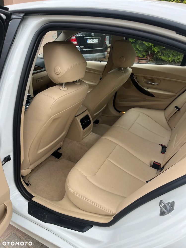 BMW Seria 3 320i - 9