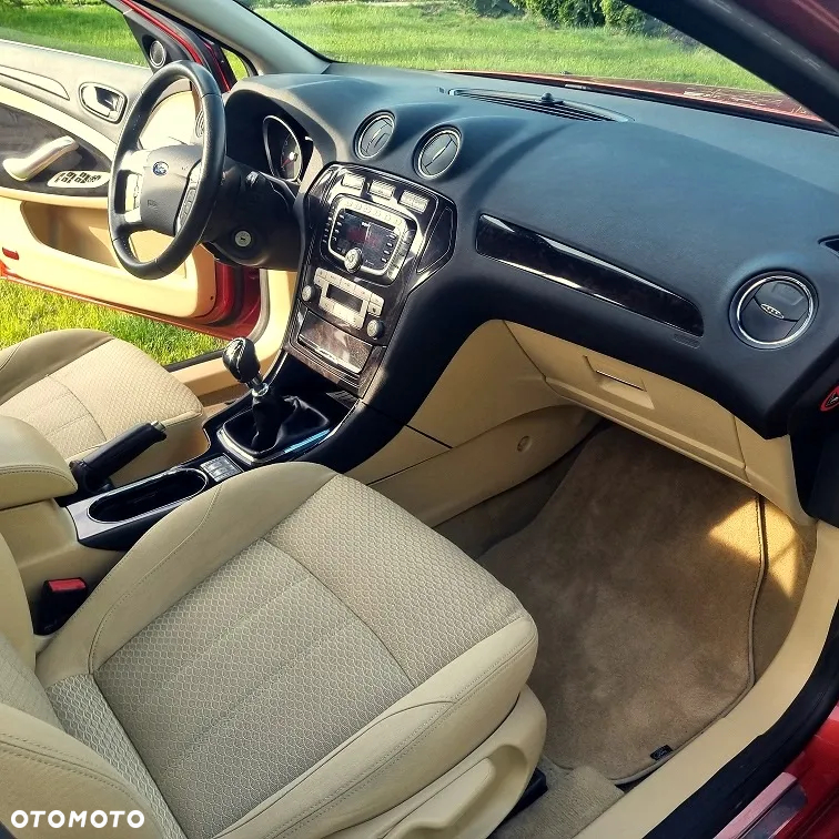 Ford Mondeo 2.5 Ghia - 23