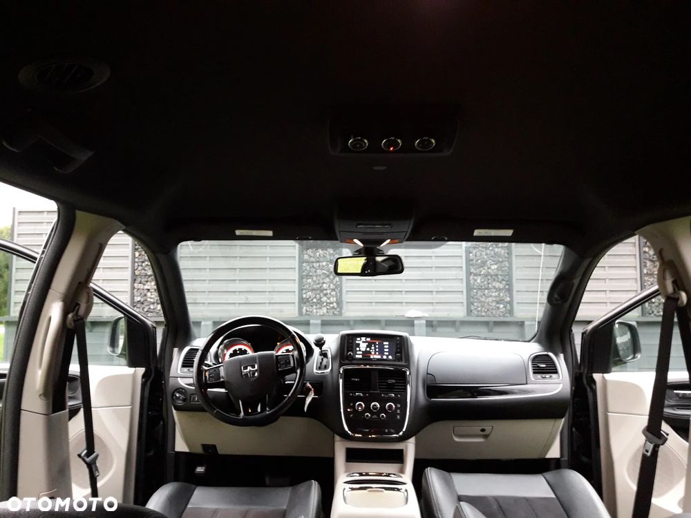 Dodge Grand Caravan - 11