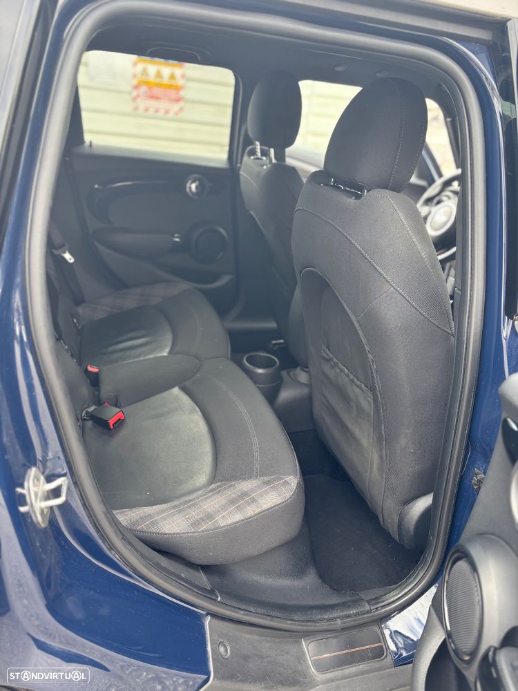 MINI 5 Portas Cooper D Auto - 11